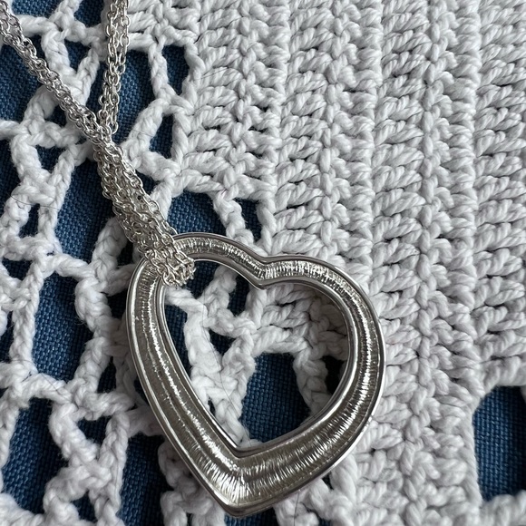 Vintage 3 chain open heart silhouette silver tone Necklace - Picture 6 of 7